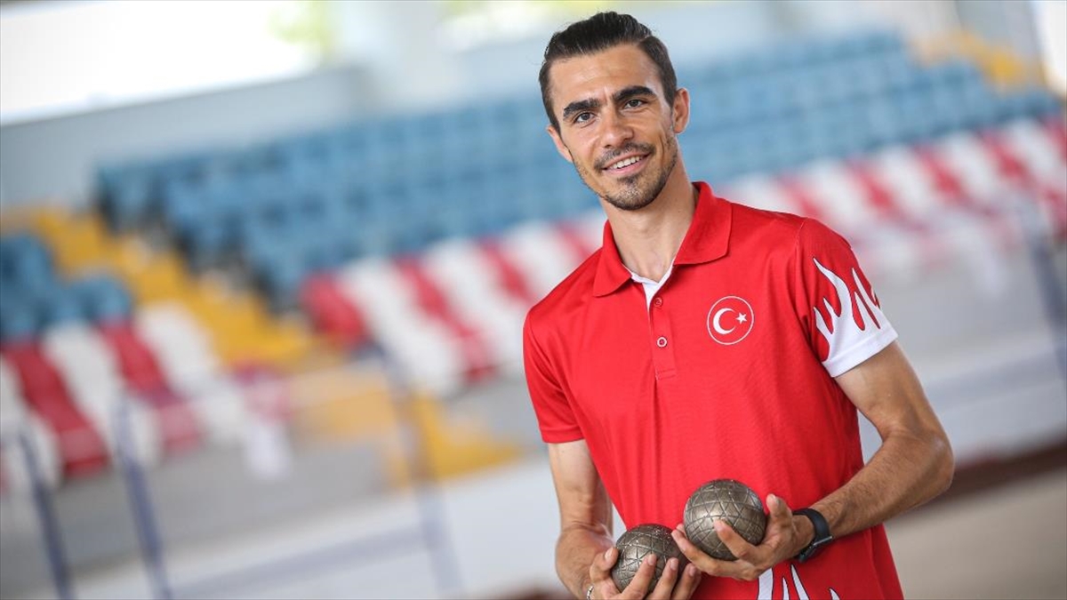 Geçmişte gönüllü su dağıttığı Akdeniz Oyunları’nda şimdi madalya kazanmayı istiyor