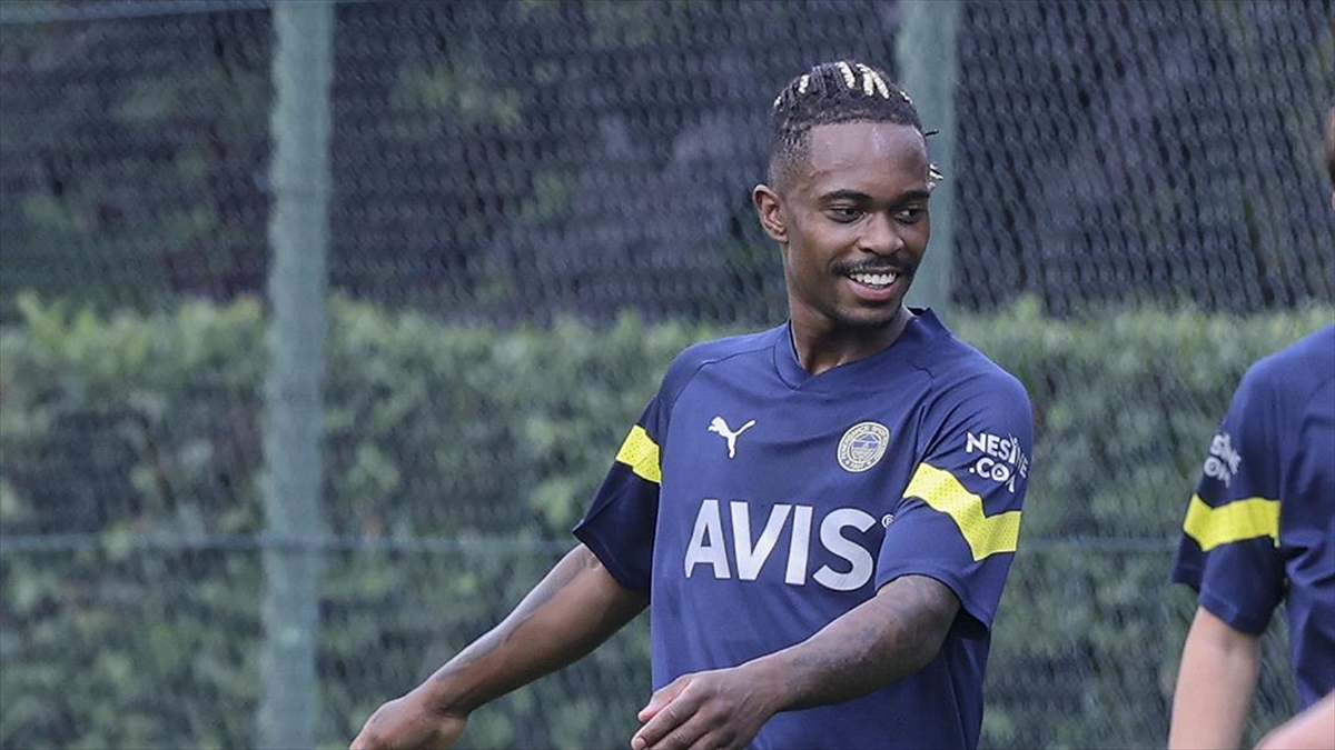 Fenerbahçeli Lincoln Henrique: Jesus’la çalışacağım için ayrıcalıklı hissediyorum