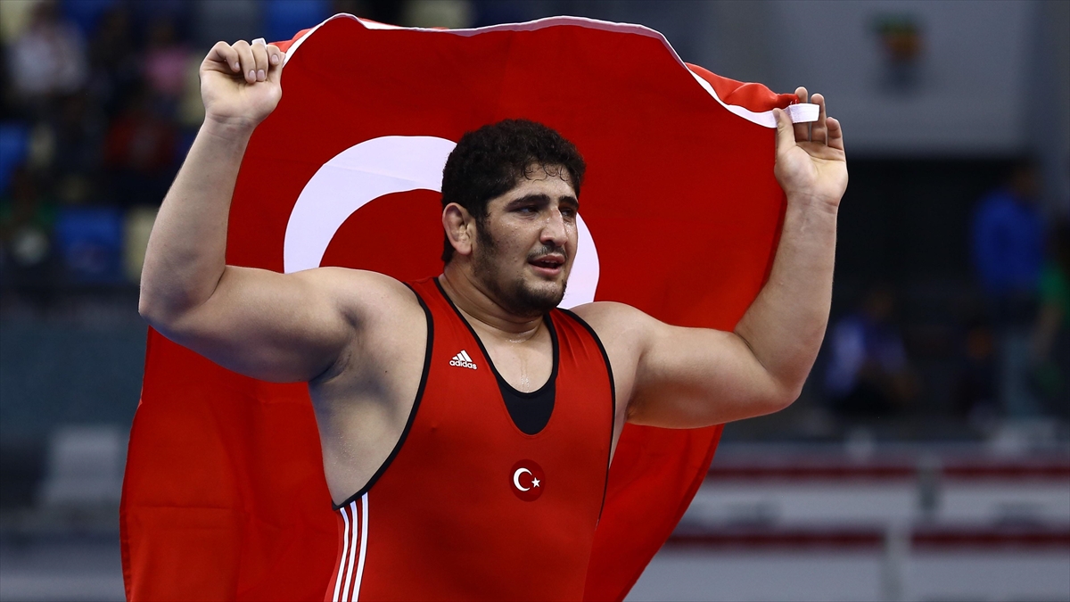 19. Akdeniz Oyunları’nda milli güreşçi Osman Yıldırım altın madalya kazandı
