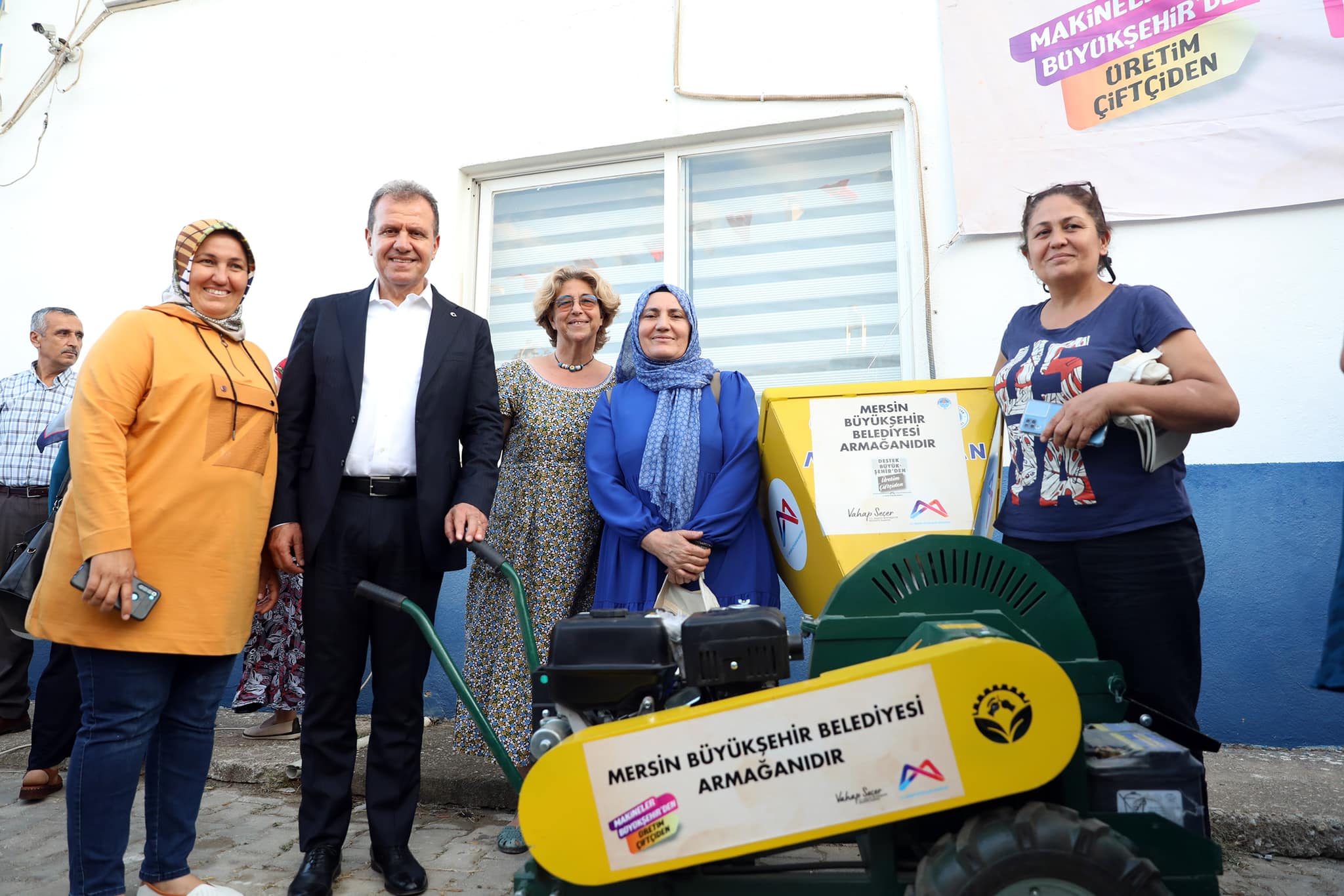 BASKAN SECER ANAMURDA URETICILERLE BIR ARAYA GELDI (3)