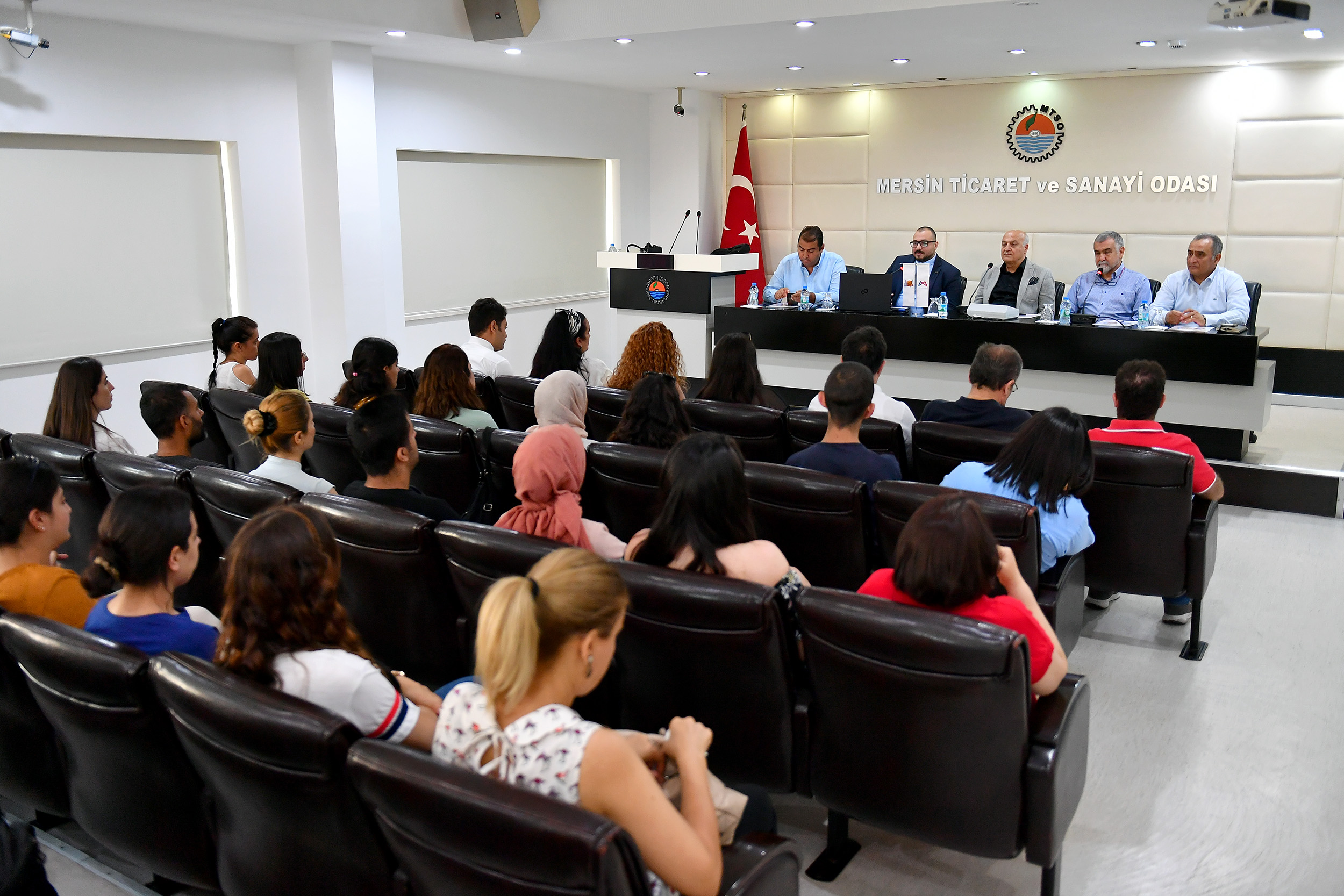 MERSİN BÜYÜKŞEHİR KARİYER MERKEZİ, YETENEK DÖNÜŞÜM PROJESİ İLE KURSİYERLERİN YANINDA (1)