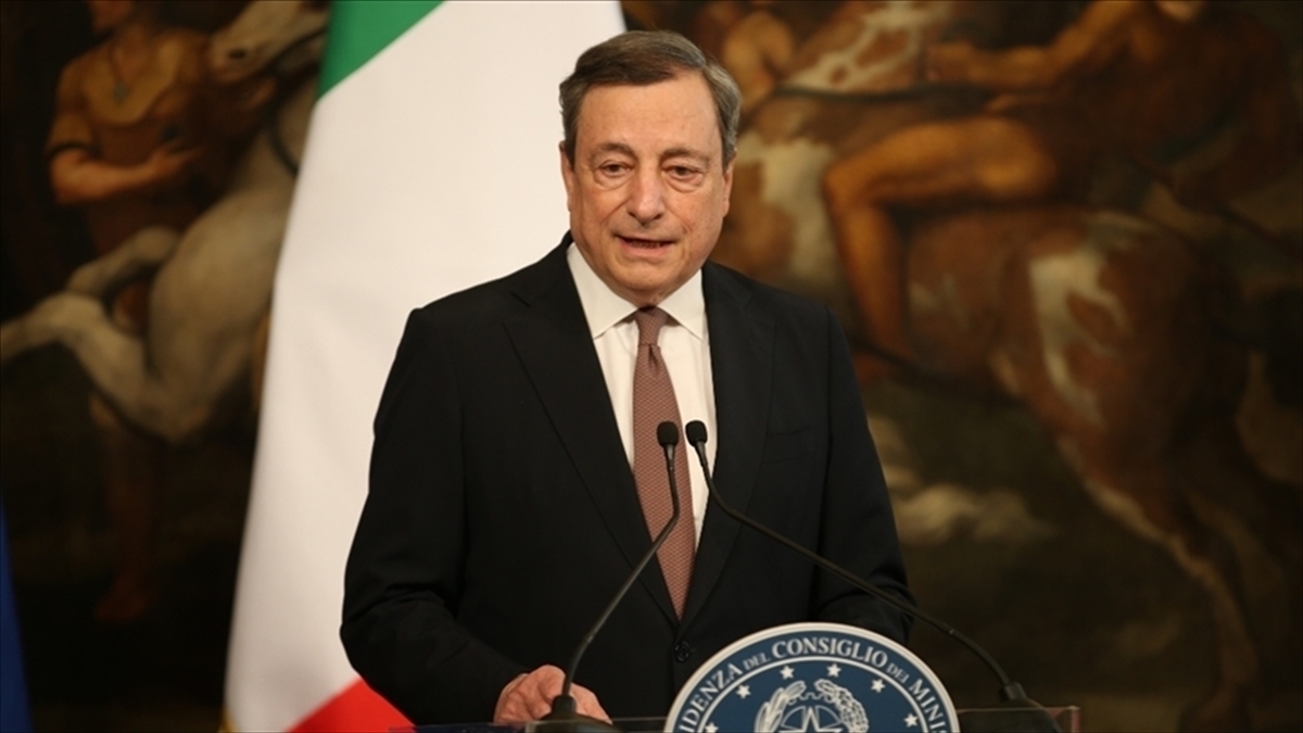 İtalya Başbakanı Draghi’ye görevde kalması için farklı kesimlerden çağrılar yapılıyor