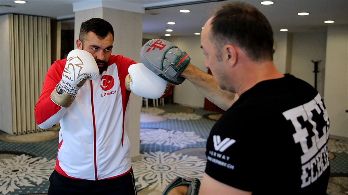 Avrupa şampiyonu profesyonel boksör Ali Eren Demirezen’in hedefi dünya şampiyonluğu