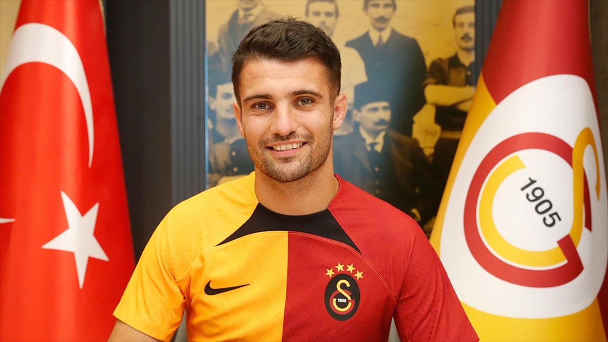 AA-20220721-28472265-28472264-GALATASARAY_FRANSIZ_FUTBOLCU_DUBOIS_ILE_3_YILLIK_SOZLESME_IMZALADI