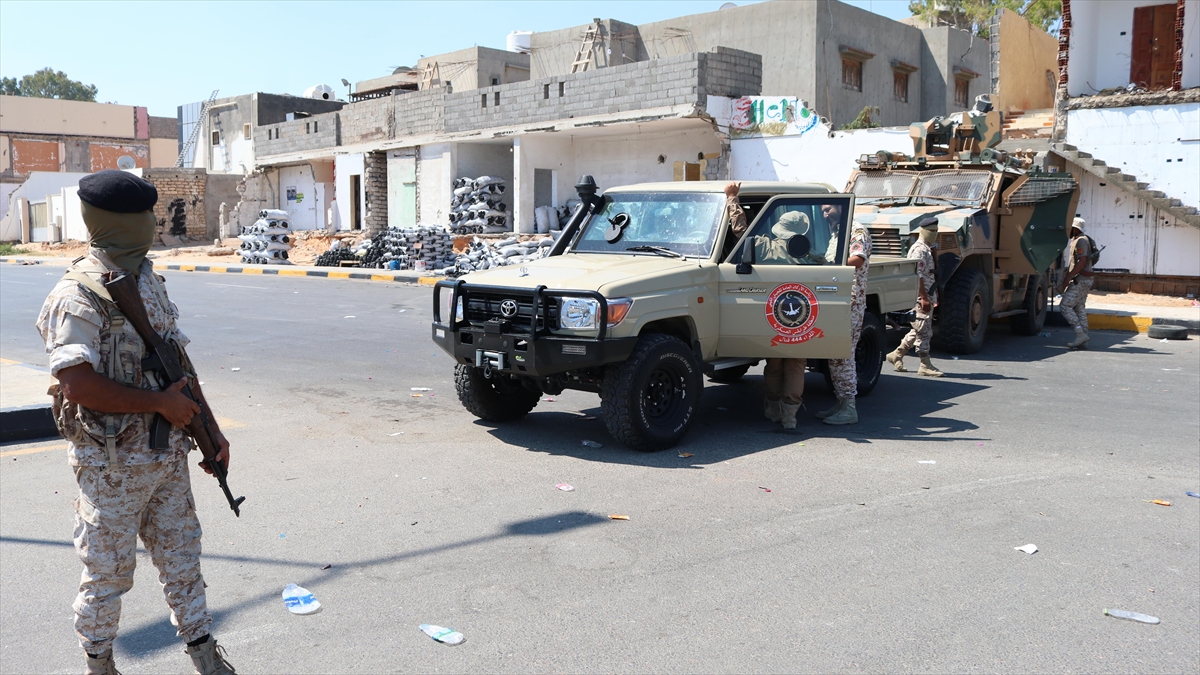 Libya’nın başkenti Trablus’ta silahlı gruplar arasında çıkan çatışmada 10 kişi öldü