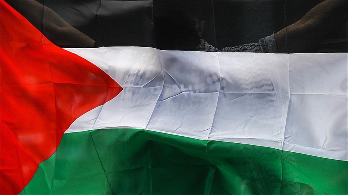 Eski Filistin Başbakan Yardımcısı Şair’e Nablus’ta silahlı saldırı