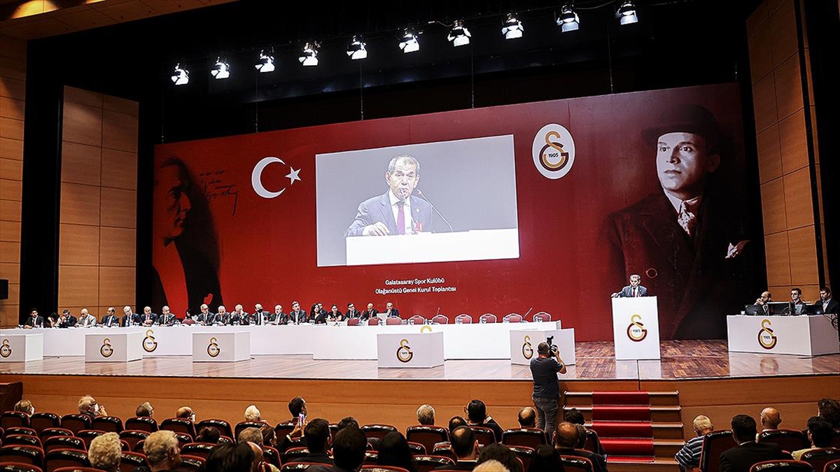 AA-20220731-28540967-28540966-GALATASARAY_KULUBUNUN_OLAGANUSTU_GENEL_KURULU_BASLADI