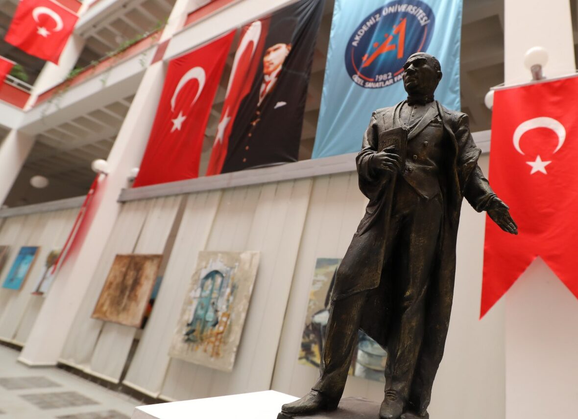 15 Temmuz Demokrasi ve Milli Birlik Günü Davetli Ulusal Karma Sergisi açıldı