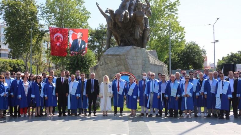 Akdeniz Üniversitesi’nin 40. yılında Atatürk Anıtı’na çelenk bırakıldı