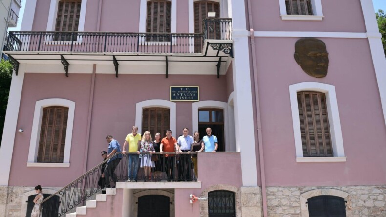 Tütüncü, Antalya Lisesi Müzesi’ni gezdi