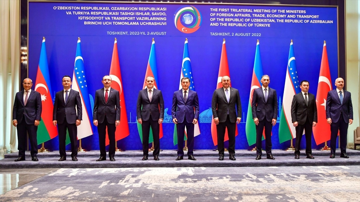 AA-20220802-28553487-28553486-TURKIYEOZBEKISTANAZERBAYCAN_UCLU_DISISLERI_TICARET_VE_ULASTIRMA_BAKANLARI_TOPLANTISI_TASKENTTE_BASLADI