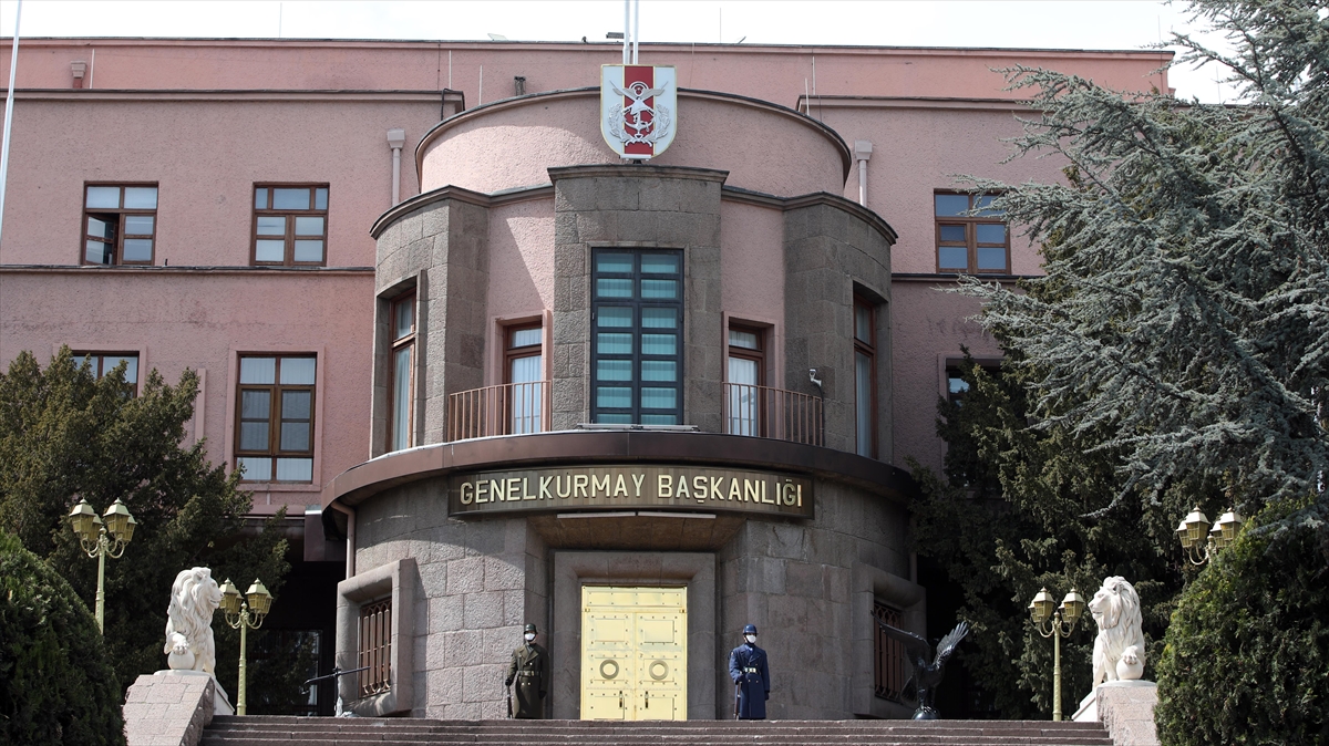 AA-20220804-28569302-28569301-GENELKURMAY_BASKANLARININ_GOREV_SURESI_YAS_HADDINE_KADAR_UZATILABILECEK