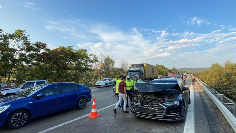 İstanbul-İzmir Otoyolu’ndaki zincirleme kazada 10 kişi yaralandı
