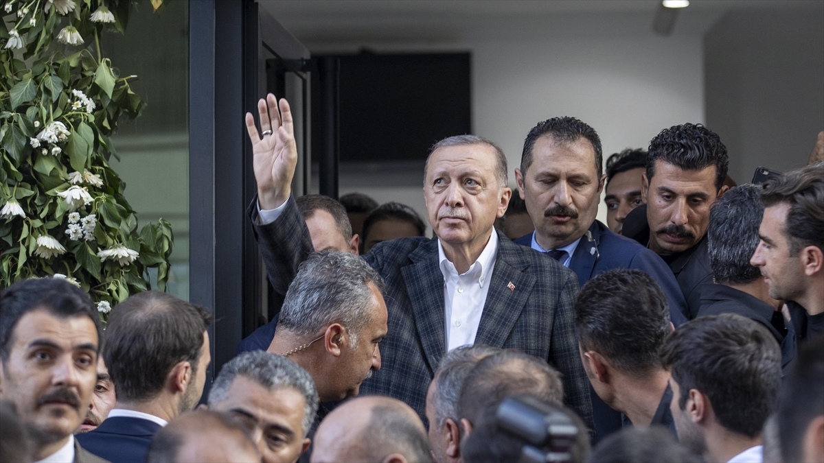 Cumhurbaşkanı Erdoğan, AK Parti Çorum İl Başkanlığı’nı ziyaret etti