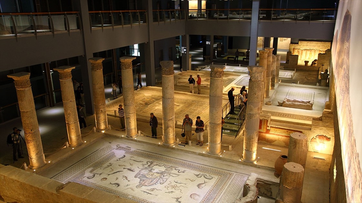AA-20220816-28657735-28657734-ZEUGMA_MOZAIK_MUZESI_AKSAM_SAATLERINDE_DE_GEZILEBILECEK