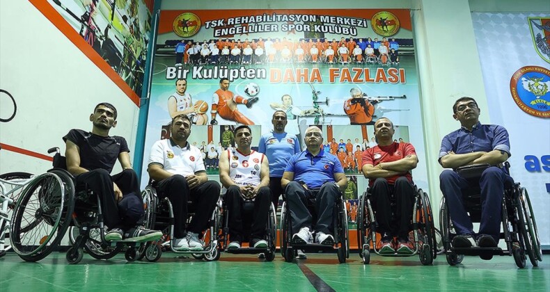 Genç para basketbolcular, ay-yıldızlı formayı giyebilmek için çalışıyor