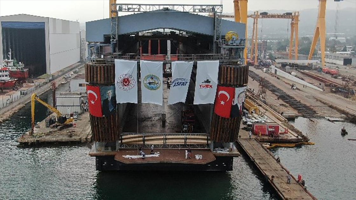 Dünyada kendi sınıfında tek olan denizaltı havuzu Yalova’da suya indirildi