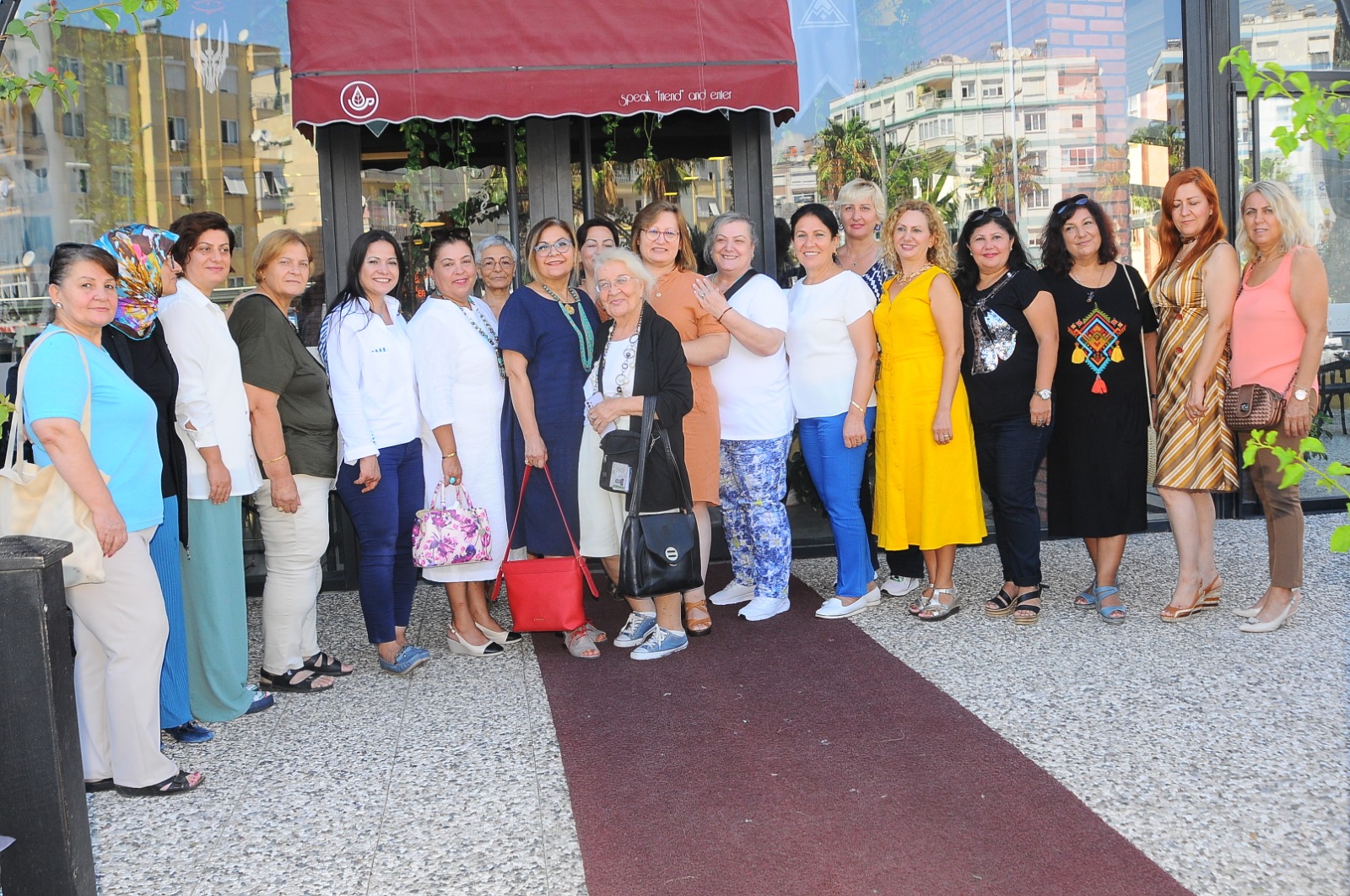 BAŞKAN DEMET ALP KAHVALTIDA KADIN MUHTARLARI AĞIRLADI 