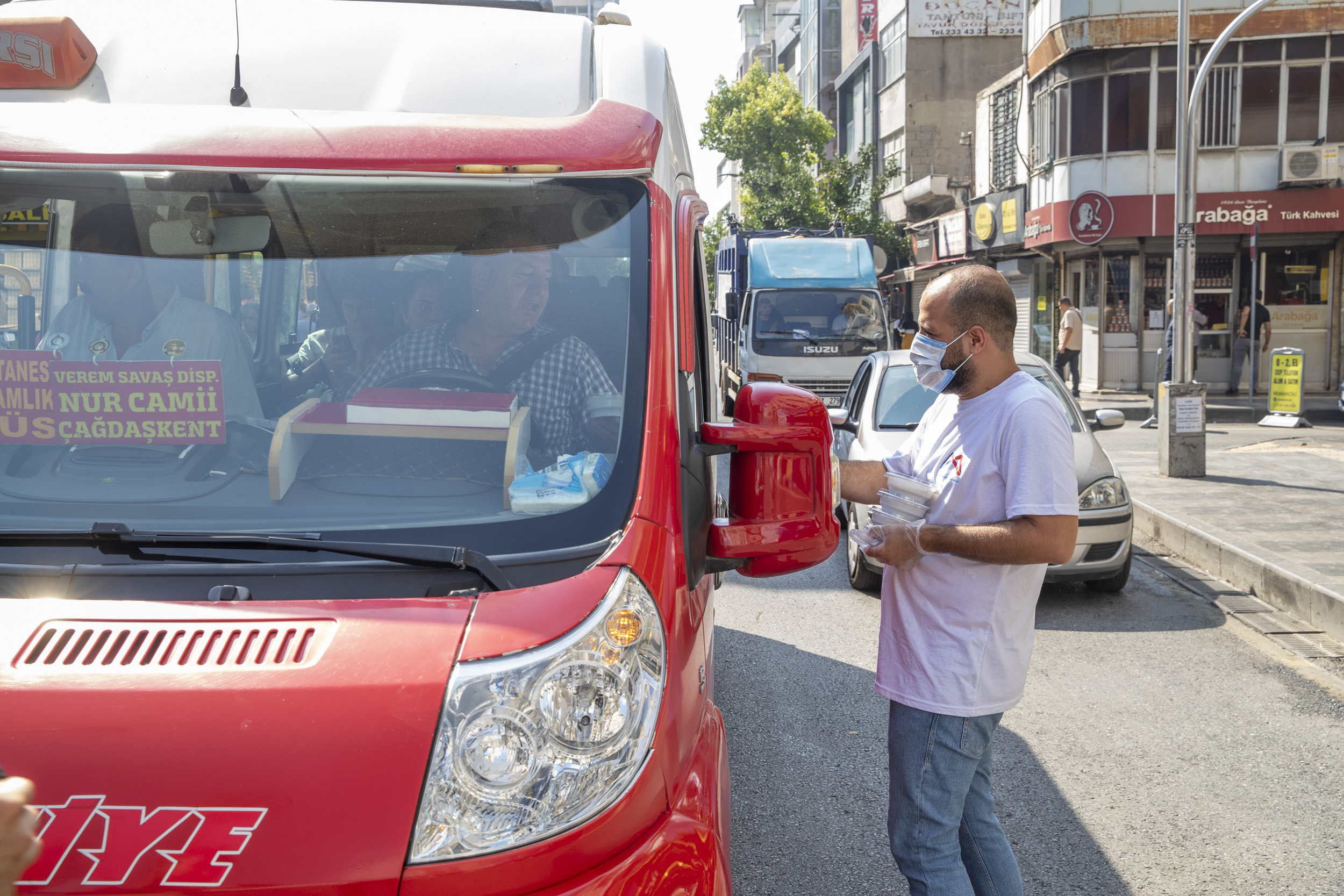 MERSİN BÜYÜKŞEHİR BELEDİYESİ 20 BİN PAKET AŞURE DAĞITTI (4)