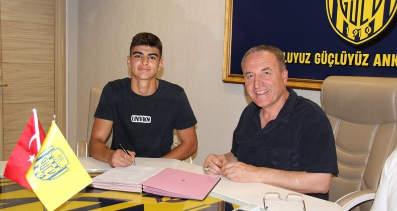 MKE Ankaragücü, Arda Ünyay ile profesyonel sözleşme imzaladı