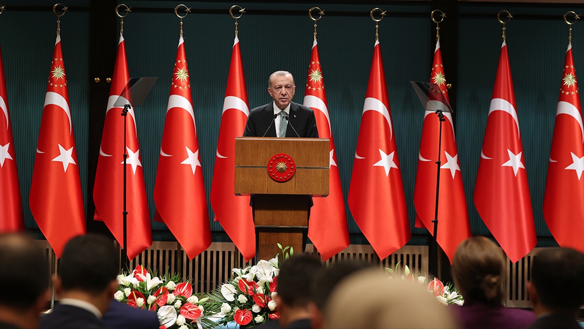 Cumhurbaşkanı Erdoğan: Asgari ücret emekli ve memur maaşları artacak. İcra takibine yol açan borçları tasfiye ediyoruz