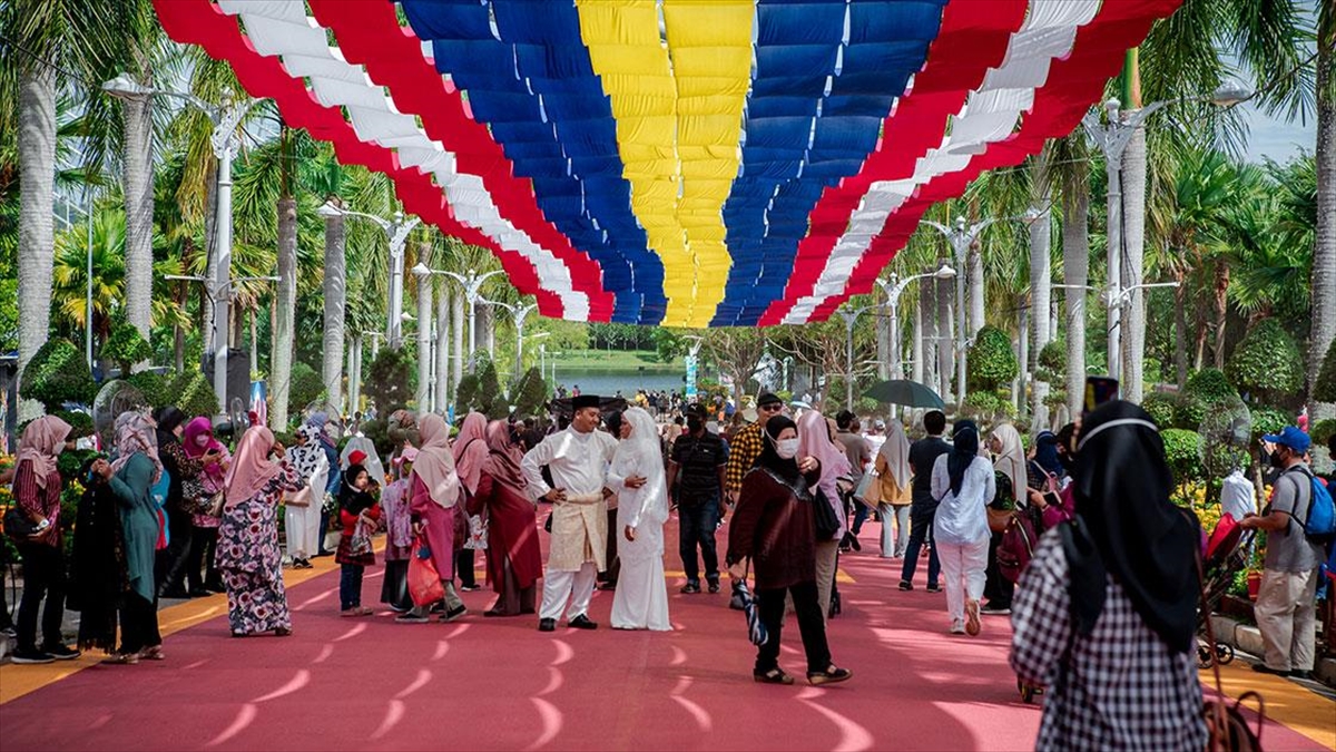 Malezya’daki çiçek festivali, farklı türden 400 binden fazla çiçeğe ev sahipliği yapıyor