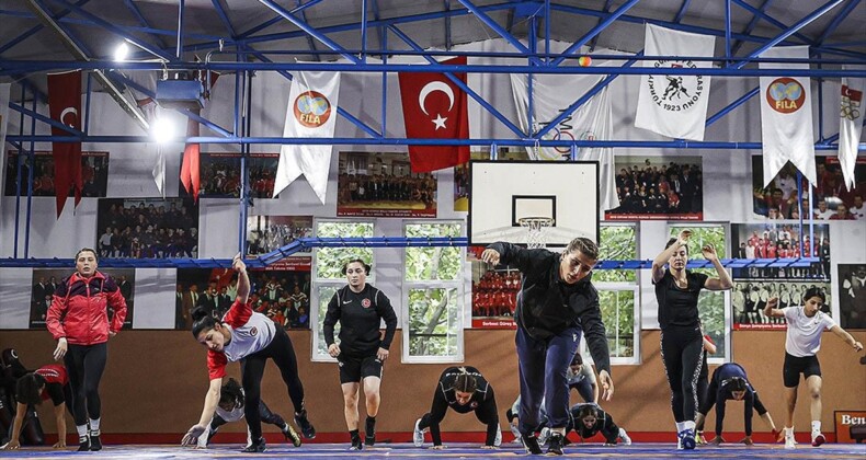A Milli Kadın Güreş Takımı, Sırbistan’da tarih yazmayı hedefliyor