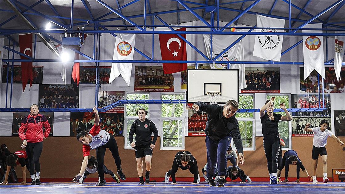 A Milli Kadın Güreş Takımı, Sırbistan’da tarih yazmayı hedefliyor