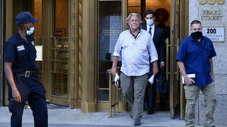 Trump’ın eski danışmanı Steve Bannon, New York’ta teslim oldu