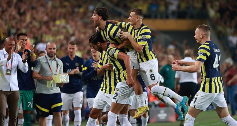 Fenerbahçe, UEFA Avrupa Ligi gruplarına galibiyetle başladı