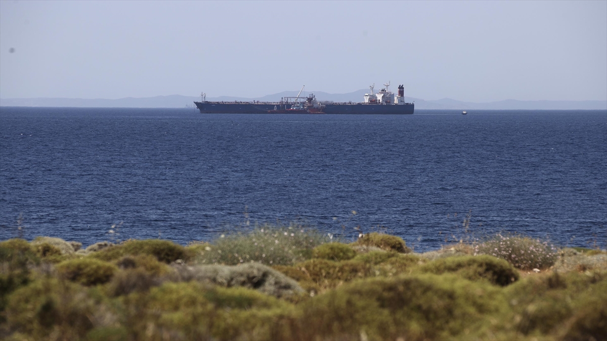 Rus petrolünün Yunanistan açıklarındaki sulardan Avrupa’ya gizli şekilde nakledildiği ileri sürüldü