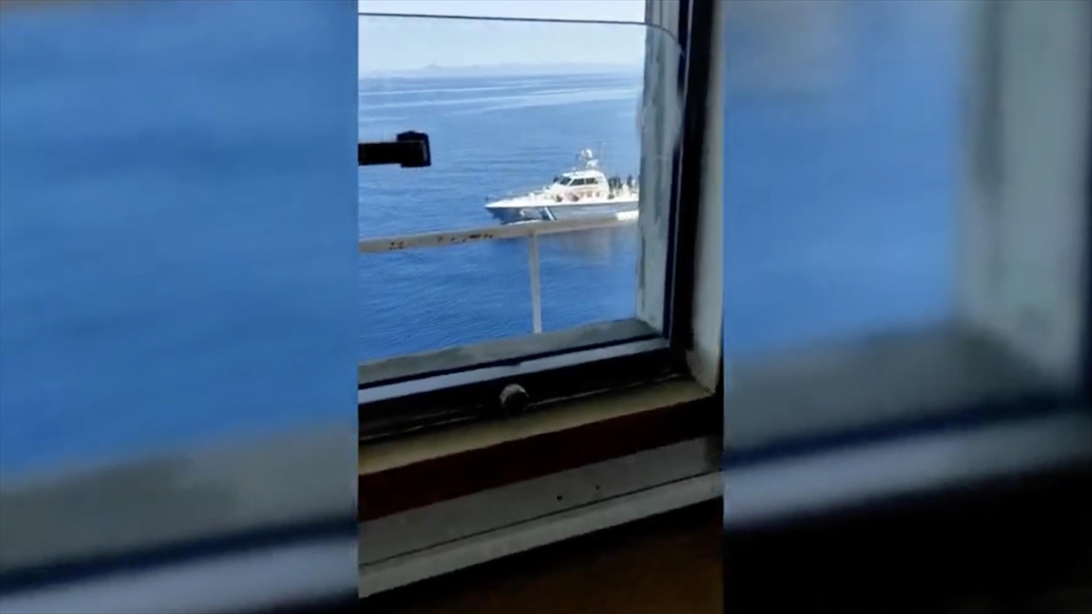 Yunanistan Sahil Güvenlik birimleri Ro-Ro gemisine taciz ateşi açtı