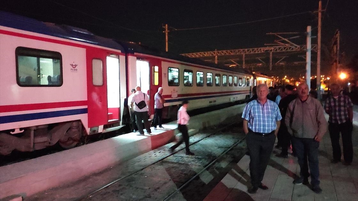 Doğu Ekspresi’nin vagonu Yozgat’ta raydan çıktı, Ankara-Kayseri demir yolu ulaşıma kapandı
