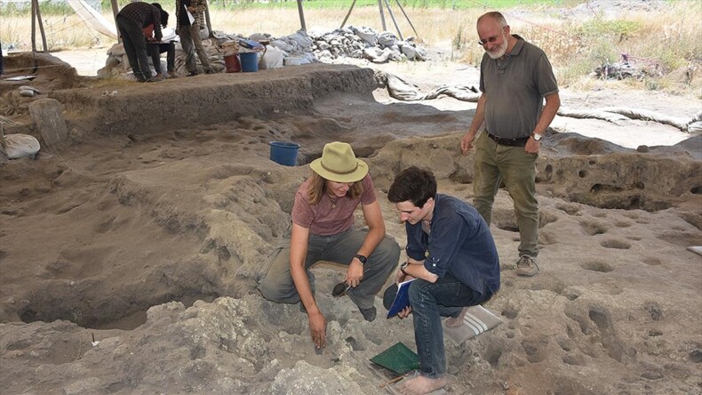 Anadolu’da tarım ve hayvancılığın ilk izlerini taşıyan ‘Boncuklu Höyük’te çalışmalar sürüyor