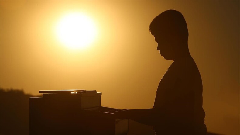Kusursuz kulak’ Bager, gün batımı ve ay ışığında Beethoven’ın ‘Ayışığı Sonatı’nı çaldı