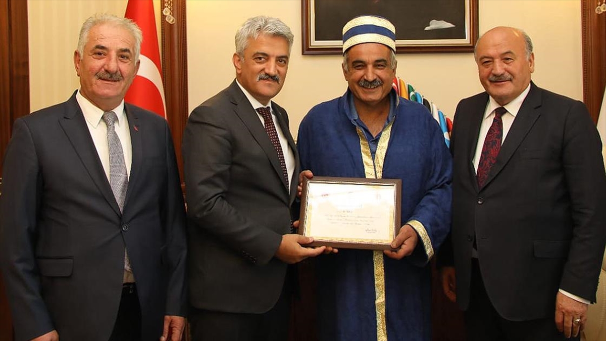 Erzincan’da 40 yıllık marangoz ‘yılın ahisi’ seçildi