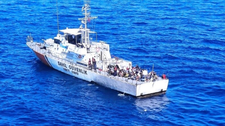 Yunanistan unsurlarınca geri itilen düzensiz göçmenlerden 2’si bebek, 3’ü çocuk 6 kişi hayatını kaybetti