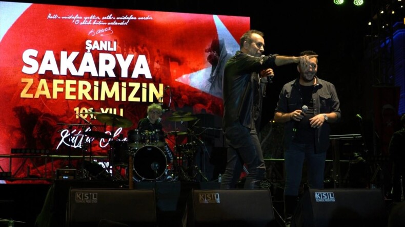 Haluk Levent, Sakarya Zaferi kutlamaları kapsamında Polatlı’da konser verdi