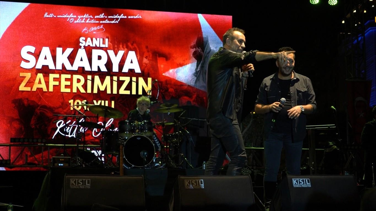 Haluk Levent, Sakarya Zaferi kutlamaları kapsamında Polatlı’da konser verdi