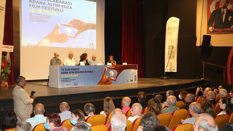 “Altın Koza”da Fatma Girik ve Cüneyt Arkın konuşuldu