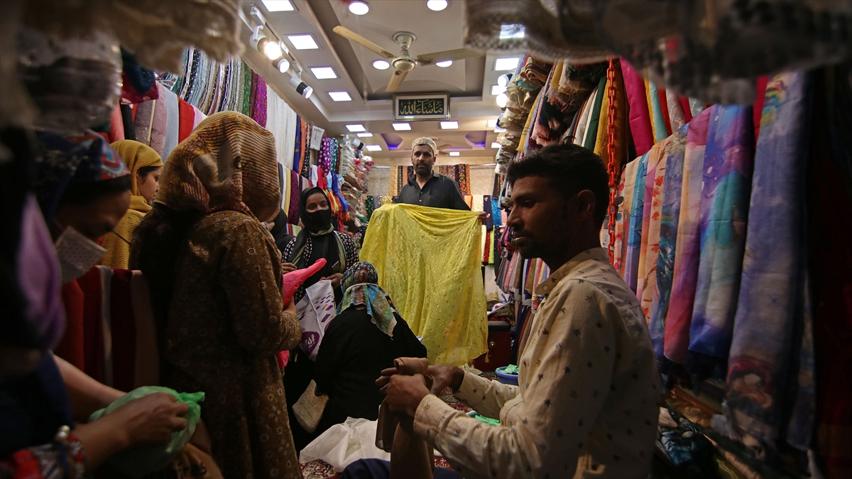 Oxfam raporu: Hindistan’da kadınlar ve Müslümanlar daha az kazanıyor