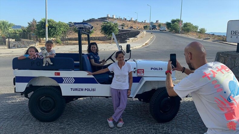 1954 model araç, yenilenerek Bodrum’da turizm polisinin hizmetine verildi