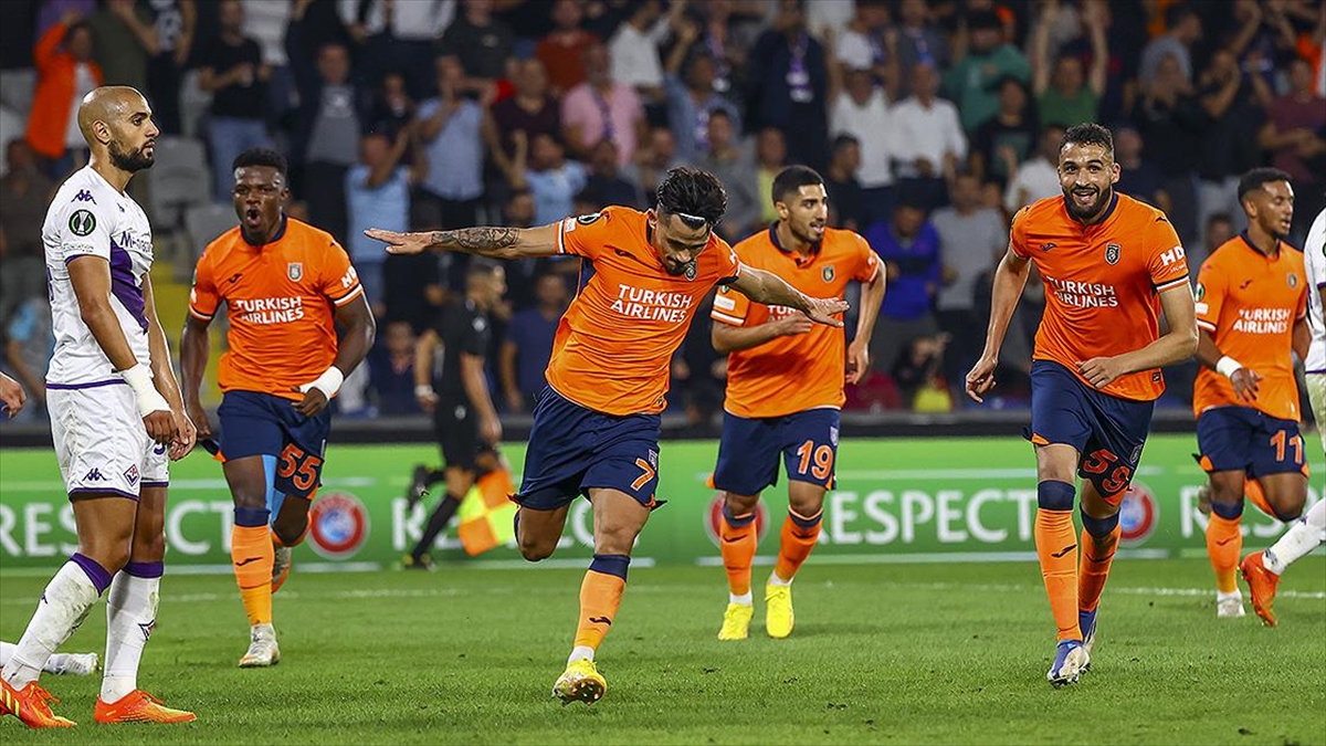 Medipol Başakşehir, Fiorentina’yı 3-0 mağlup etti