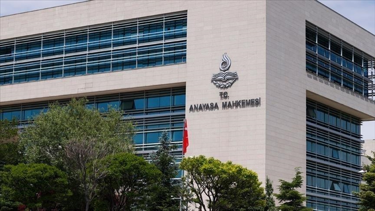 AA-20220921-28954076-28954075-ANAYASA_MAHKEMESINDEN_OGRENIM_KREDISI_BORCU_KARARI