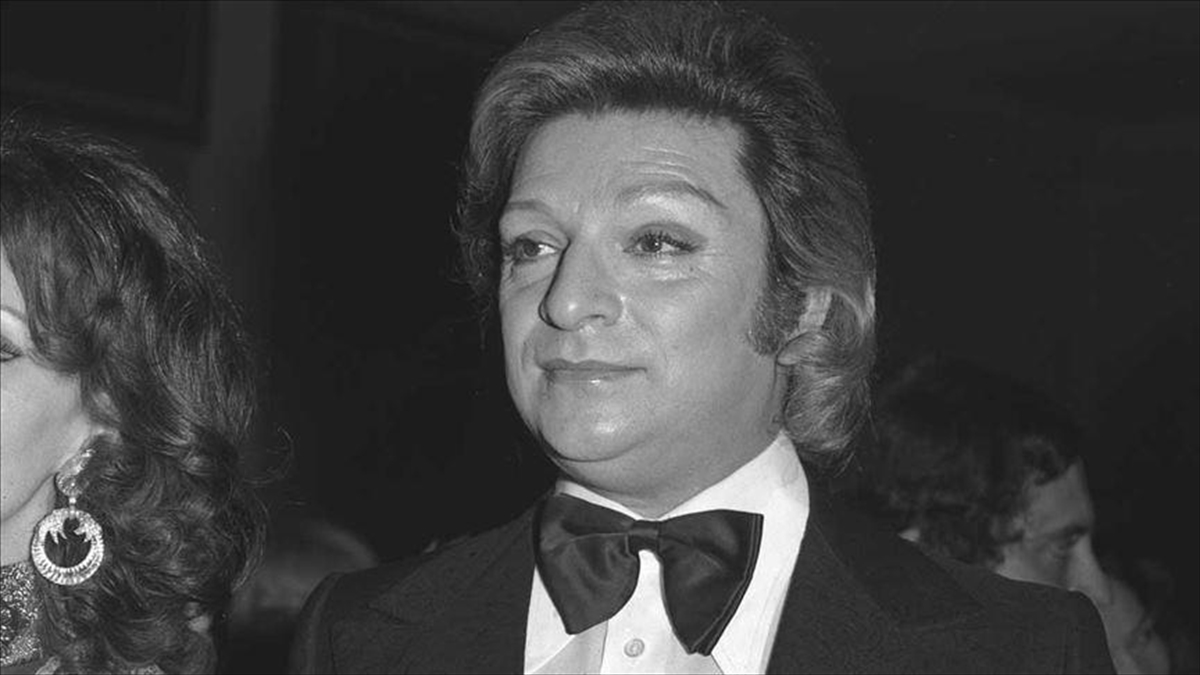 Sanat Güneşi” Zeki Müren’in vefatının üzerinden 26 yıl geçti.