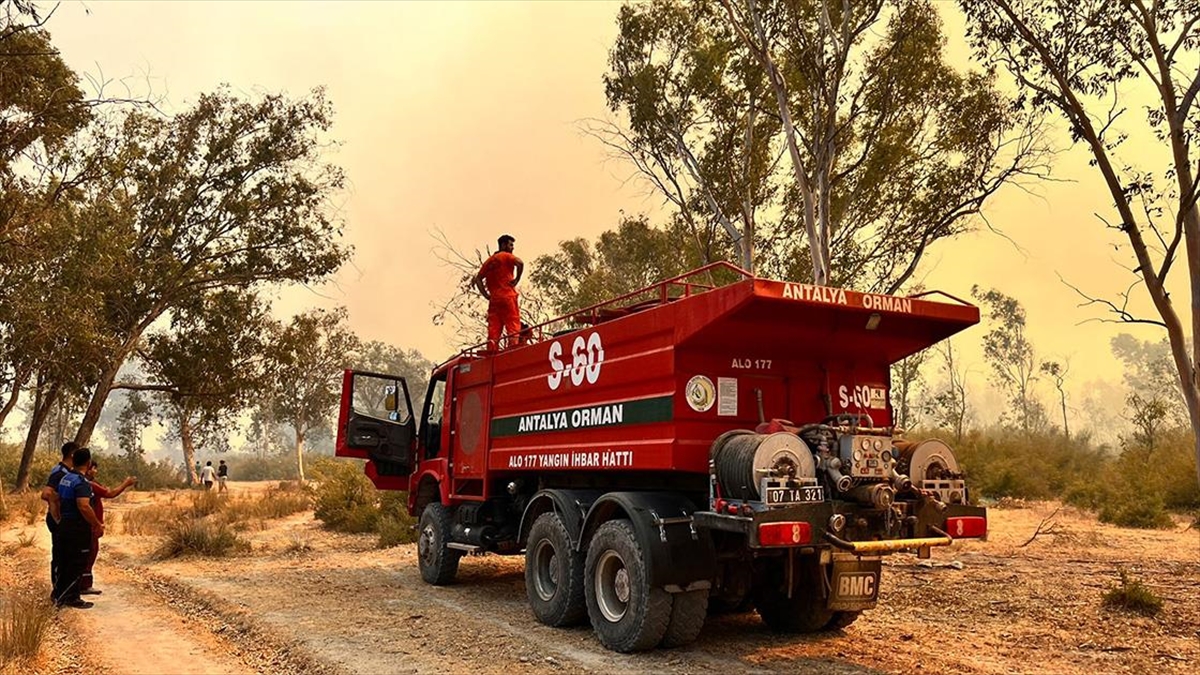 Kaş’ta ağaçlandırma sahasındaki yangın yeniden başladı