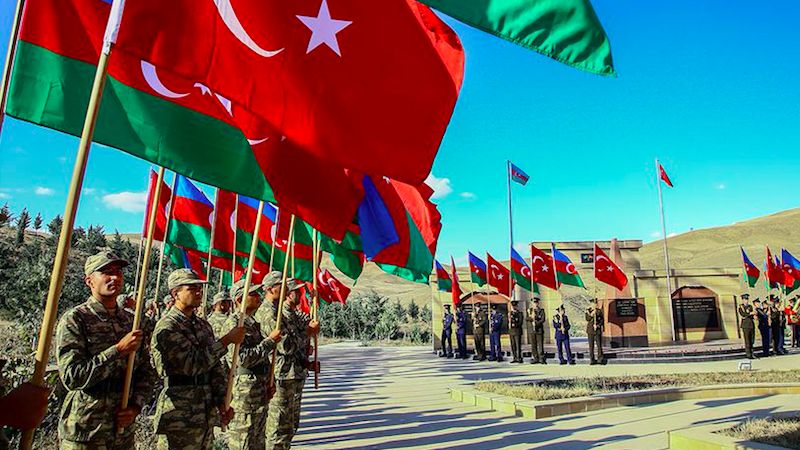 Tek Millet İki Devlet, Türkiye ve Azerbaycan Devletlerinin kardeşliğini, birliğini ve dirliğini ebedi eylesin
