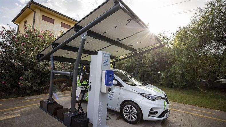 Antalya’da elektrikli araçlar için güneş enerjili otopark “Solar Carport” geliştirildi