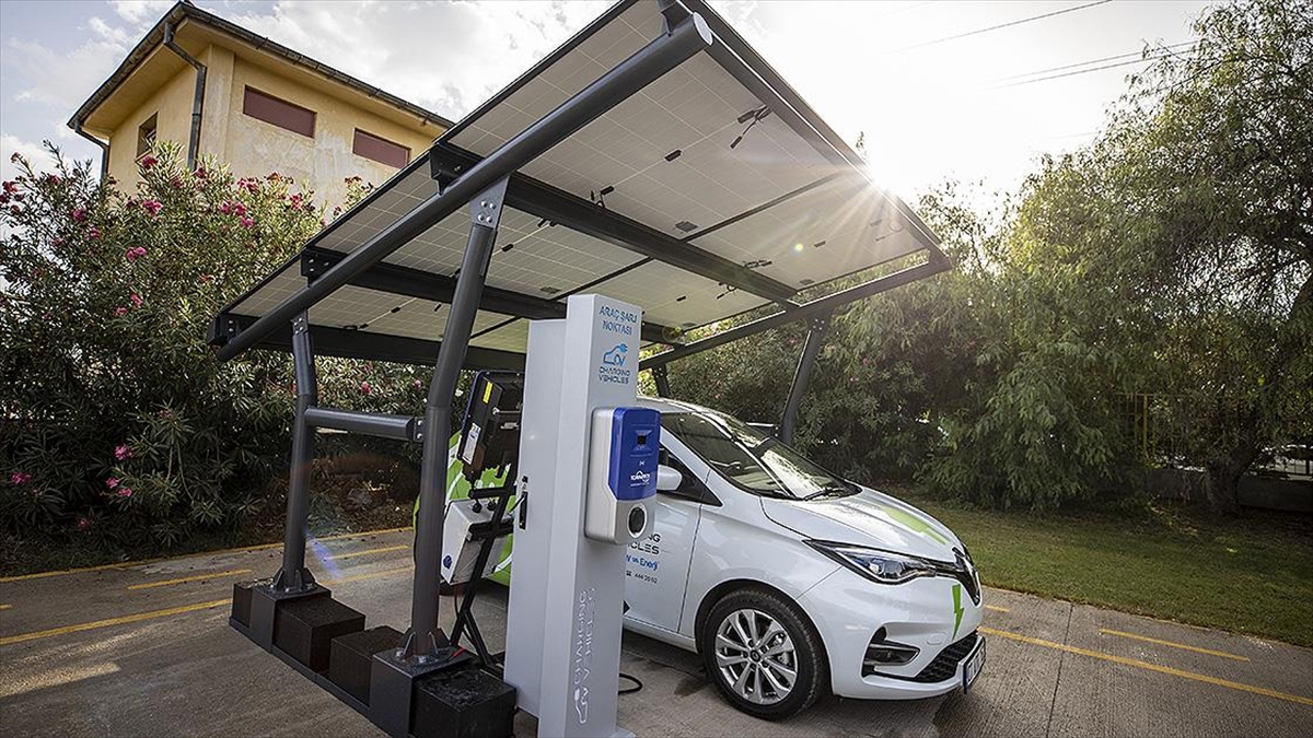 Antalya’da elektrikli araçlar için güneş enerjili otopark “Solar Carport” geliştirildi
