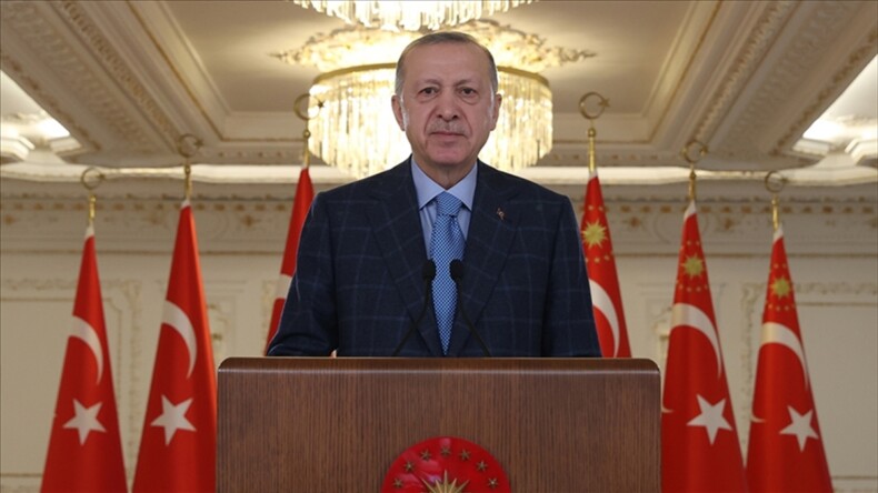 Cumhurbaşkanı Erdoğan, edebiyatçı Nuri Pakdil’i andı